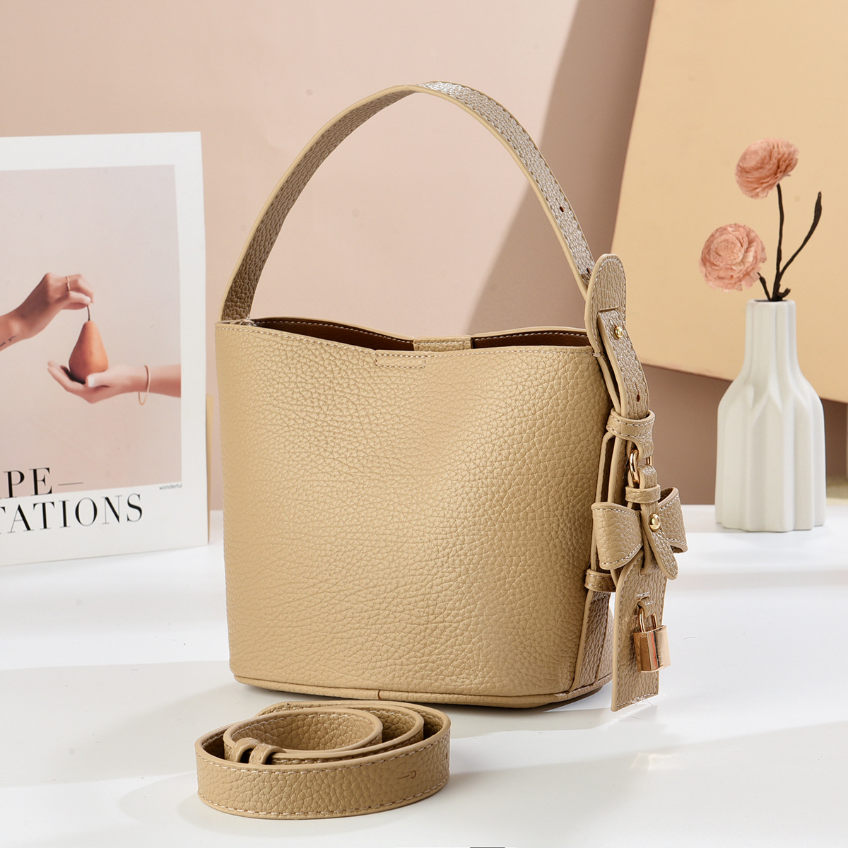 Bolsas de balde de moda 2025 verano nuevo temperamento mochila de hombro de viaje de compras bolsas de mano versátiles