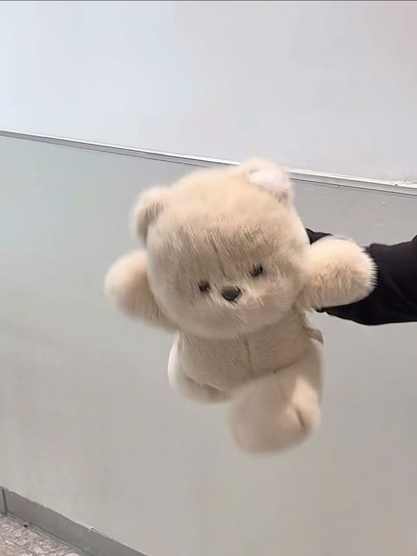 かわいい走るクマのぬいぐるみ、走るクマの人形、ベッドで寝る人形、走る|undefined