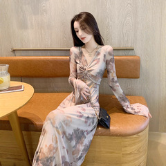 秋季新中式复古印花连衣裙女秋新款修身包臀裙气质喇叭袖A字长裙