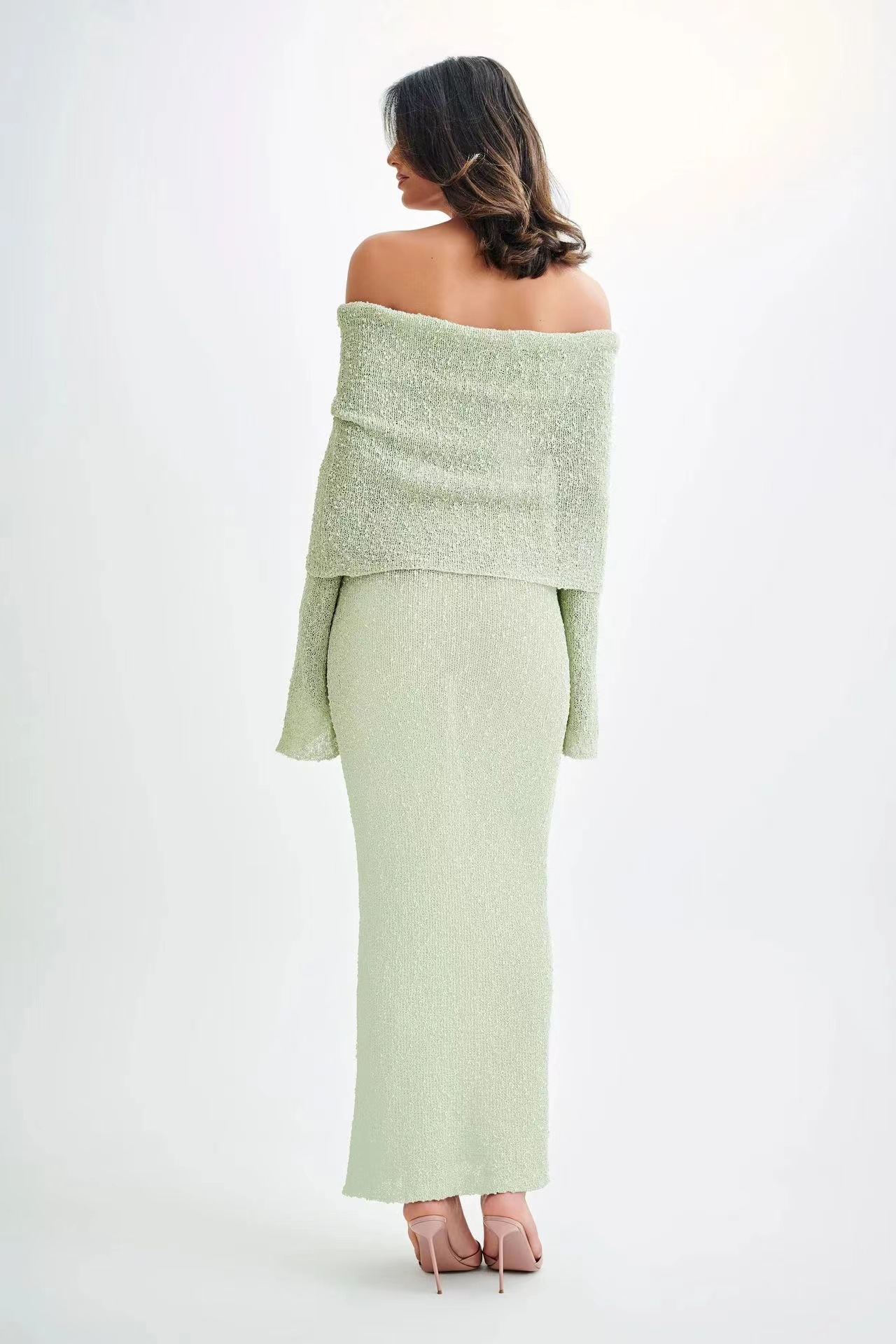 Robe longue à manches longues en maille, épaules dénudées, style français, idéale pour le commerce extérieur transfrontalier (2026)._voghion.com