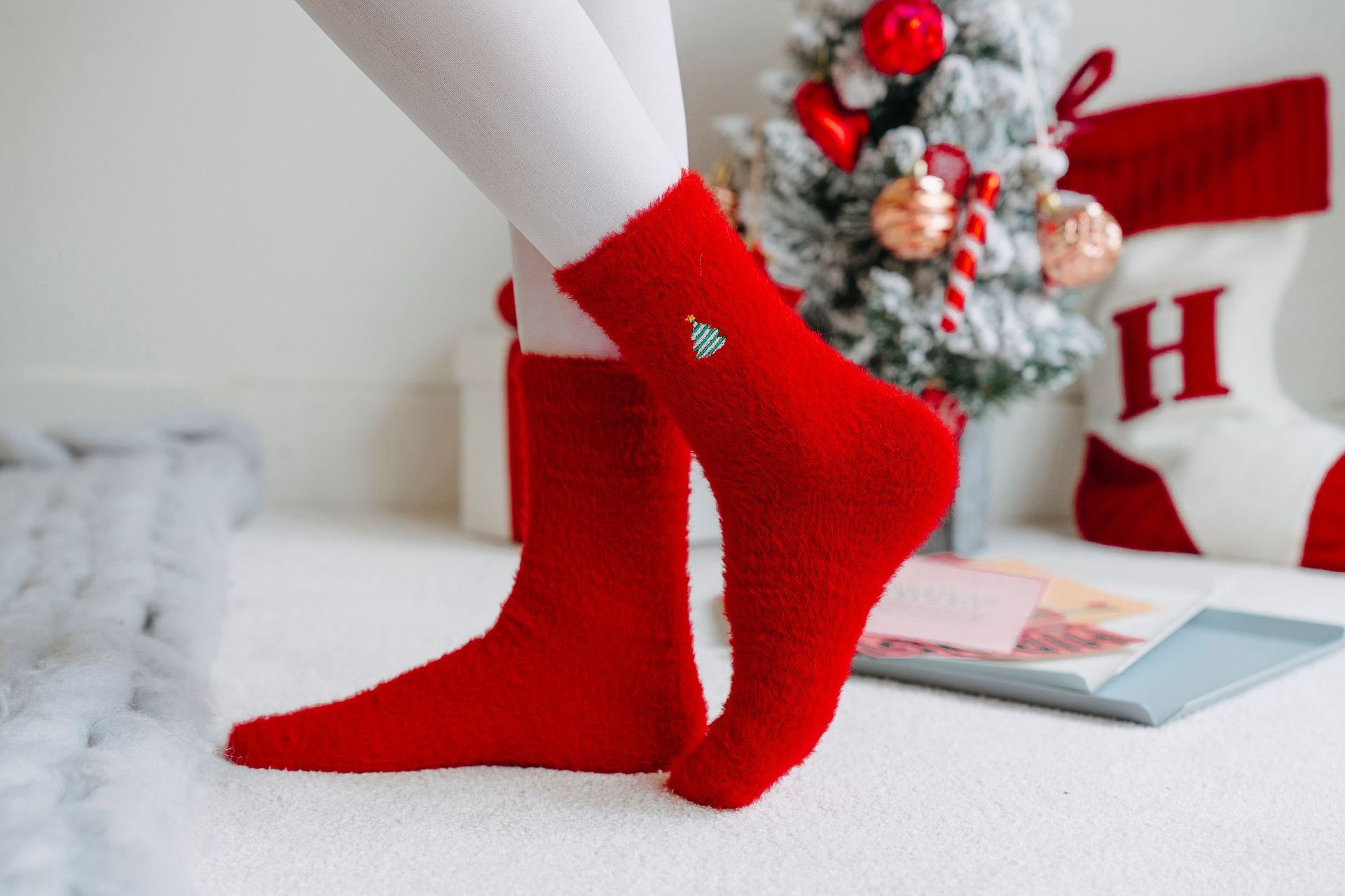 Women's Cute Solid Color Cotton Crew Socks A Pair display picture 3