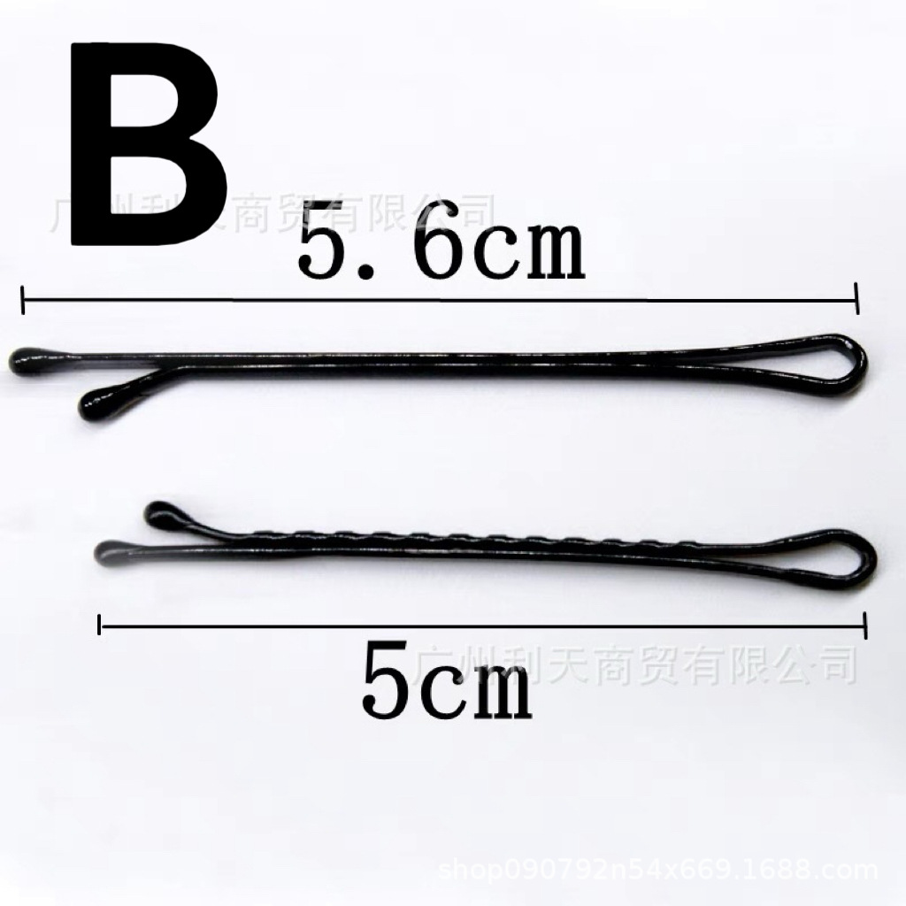 Large box of 0.5kg corrugated clips