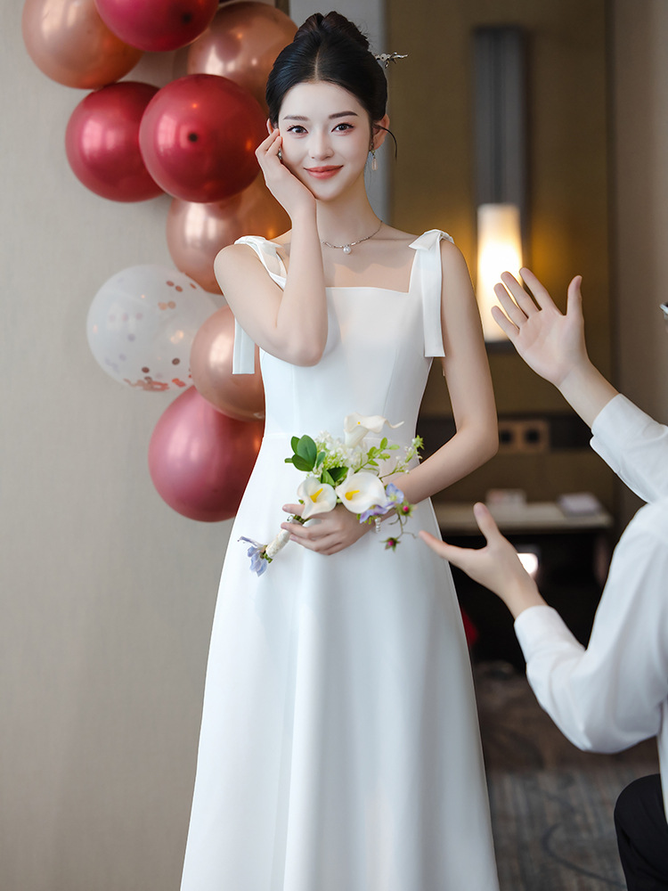 White Petite Engagement Dress with Straps for Marriage Registration Photo, High-End Light Luxury with a Sophisticated Feel, Suitable for Everyday Wear