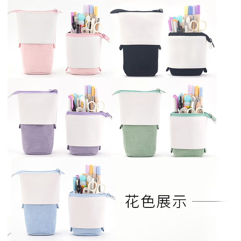 アモンの小学生の筆袋が可愛いです。伸縮性のある文房具袋が小さいです。