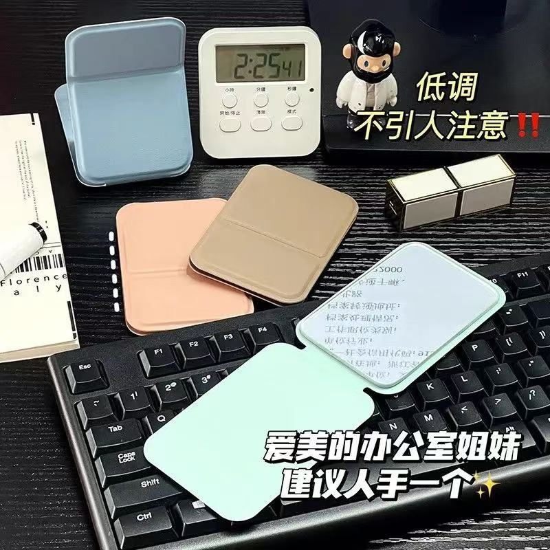 Espejo pequeño portátil para mujeres portátiles de mano dormitorio de escritorio puede ser super mini-estudiante espejo de maquillaje plegable portátil