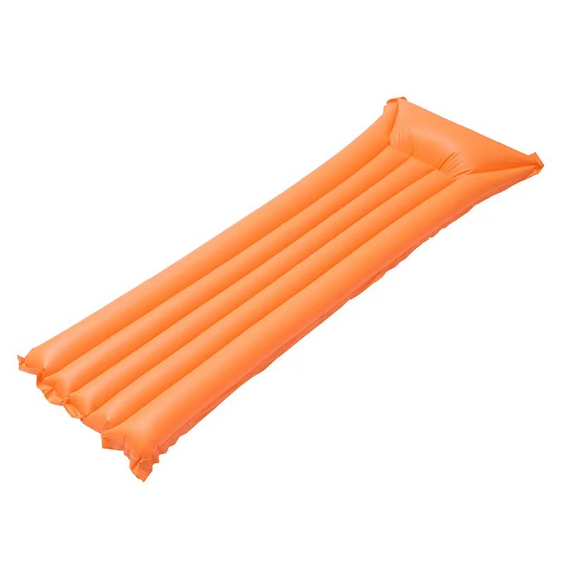 물 위에 떠 있는 행-주황색