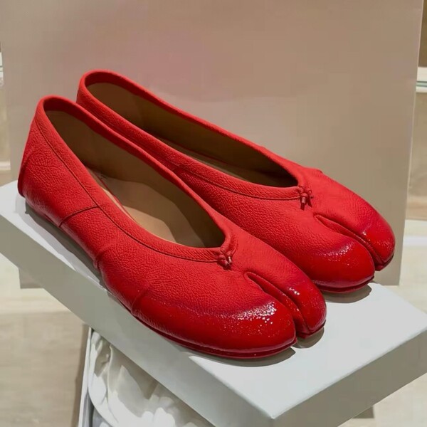 Retro exclusive red Tabi