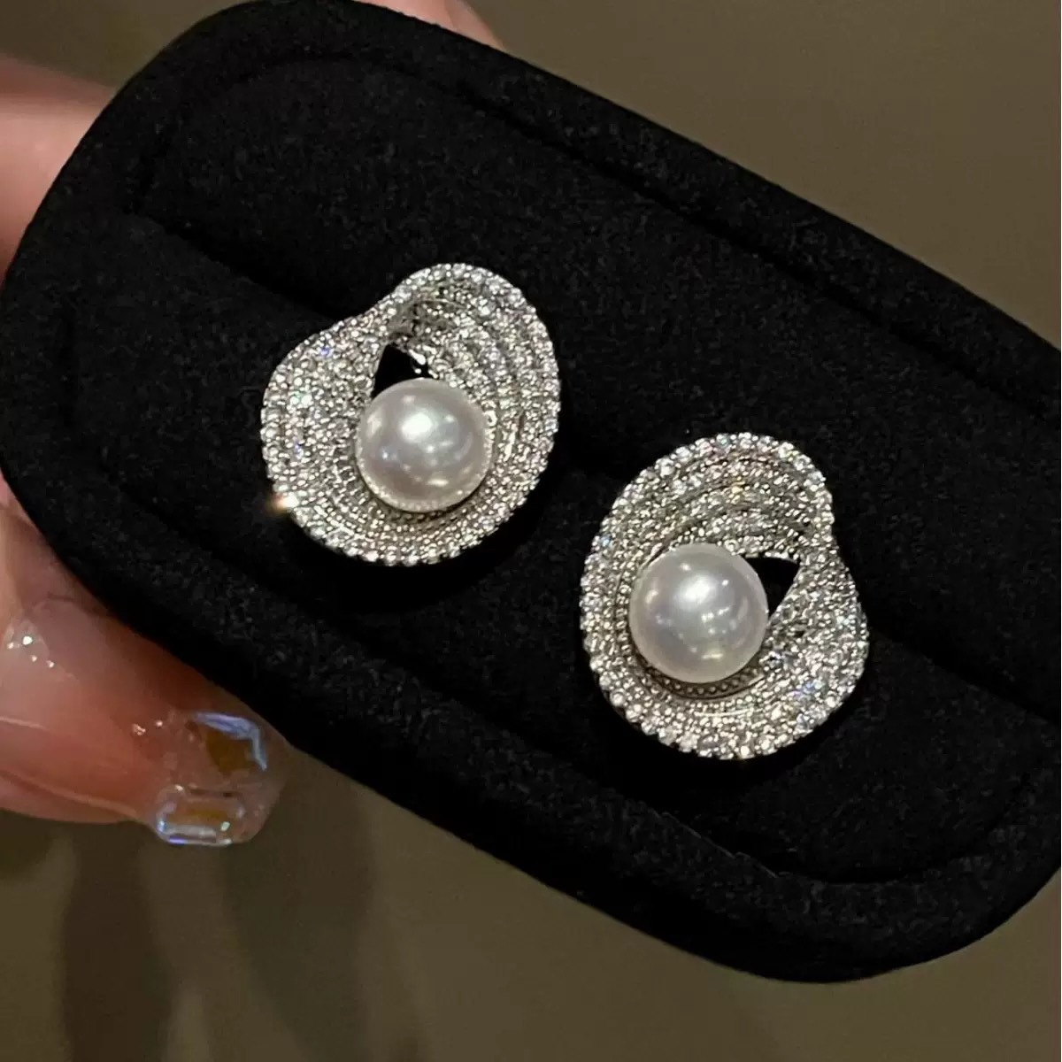 Zhuji Pearl Wholesale Fashionable Freshwater Pearl Earrings Light Luxury Zircon-Encrusted Commuter Pearl Earrings Wholesale Supply
