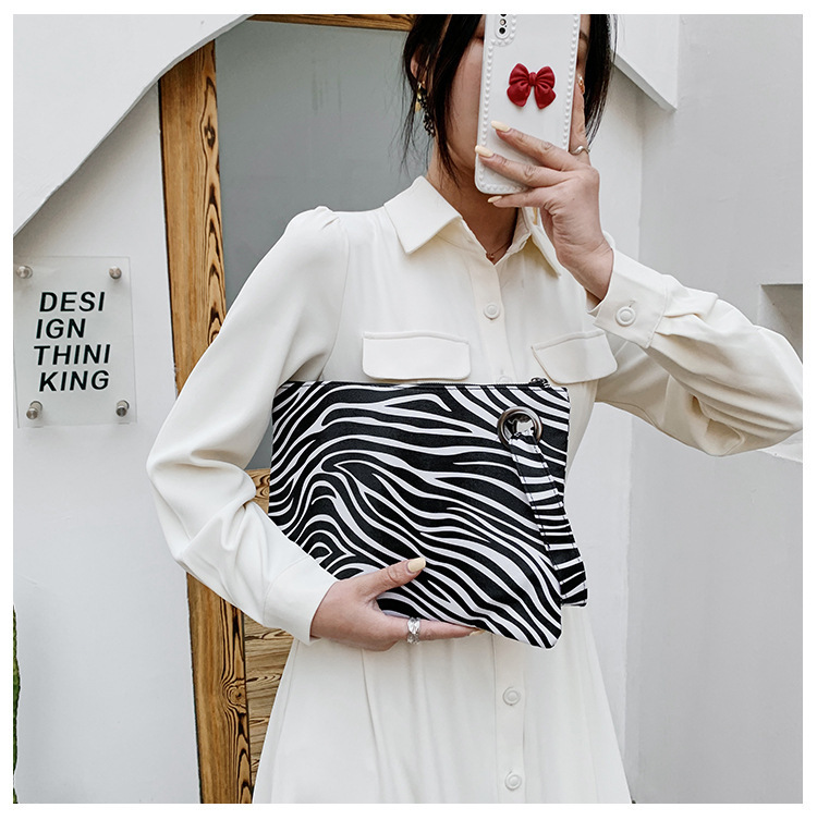 159g Weight Zipper Closure Type / Strap Type Clutch Bag Bags Type Casual, Daily Occasion Pu Leather Material Cows, Zebra, Leopard Pattern All Seasons Season Women's Gender Vintage Style, Classic Style Style Square Shape Small Size Women's Small Pu Leather Cows Zebra Leopard Vintage Style Classic Style Square Zipper Clutch Bag 12