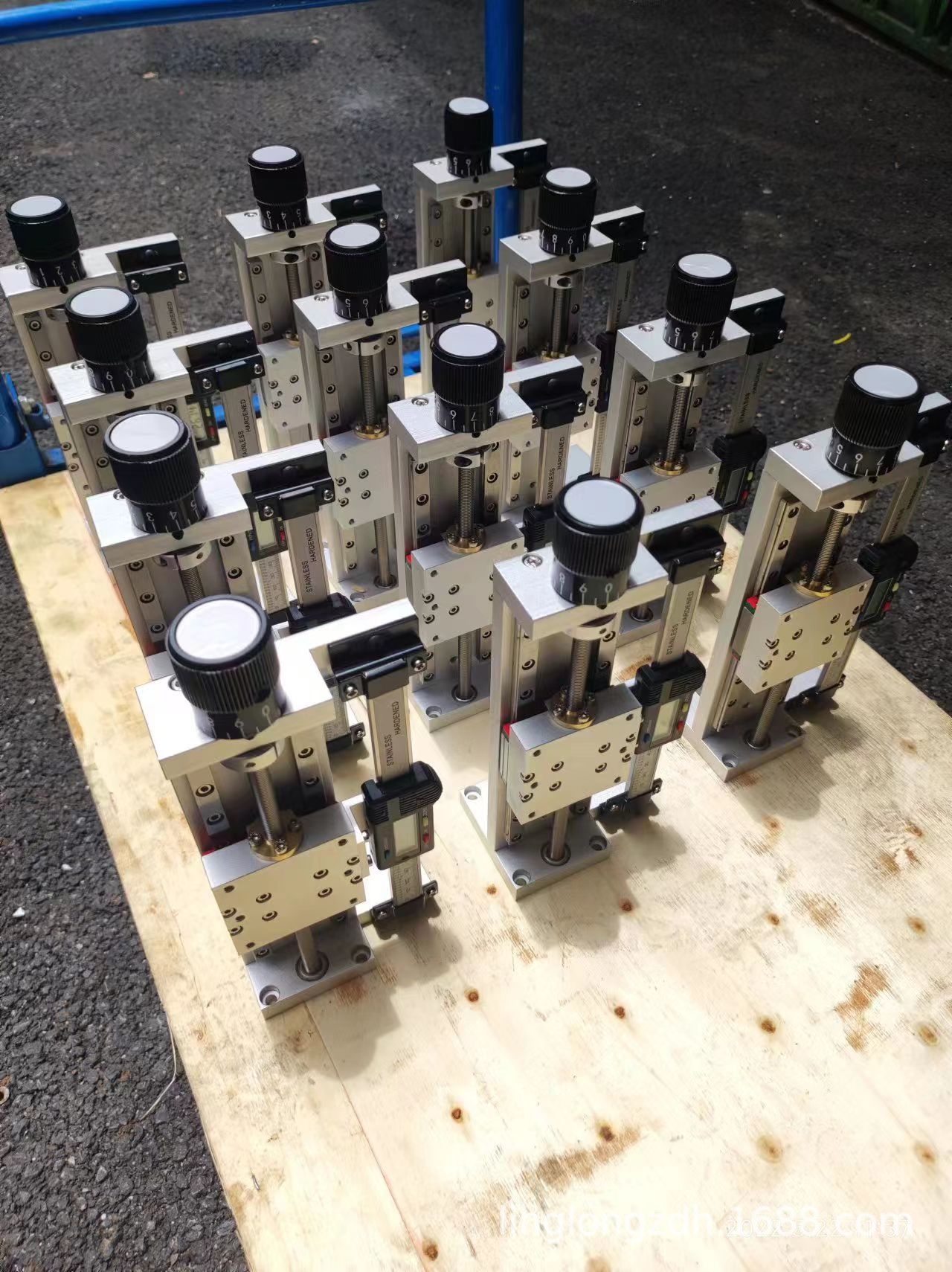 ���Ի�̨ ����ģ�� ʵ���Ҽ�� �Զ����豸���������ֶ���̨