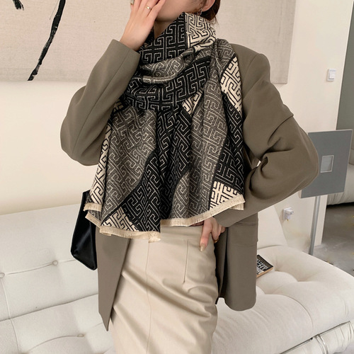 Korean imitation cashmere two-color scarf for women in autumn and winter, thickened and warm, black and white color matching, hot-selling scarf, shawl, maze pattern