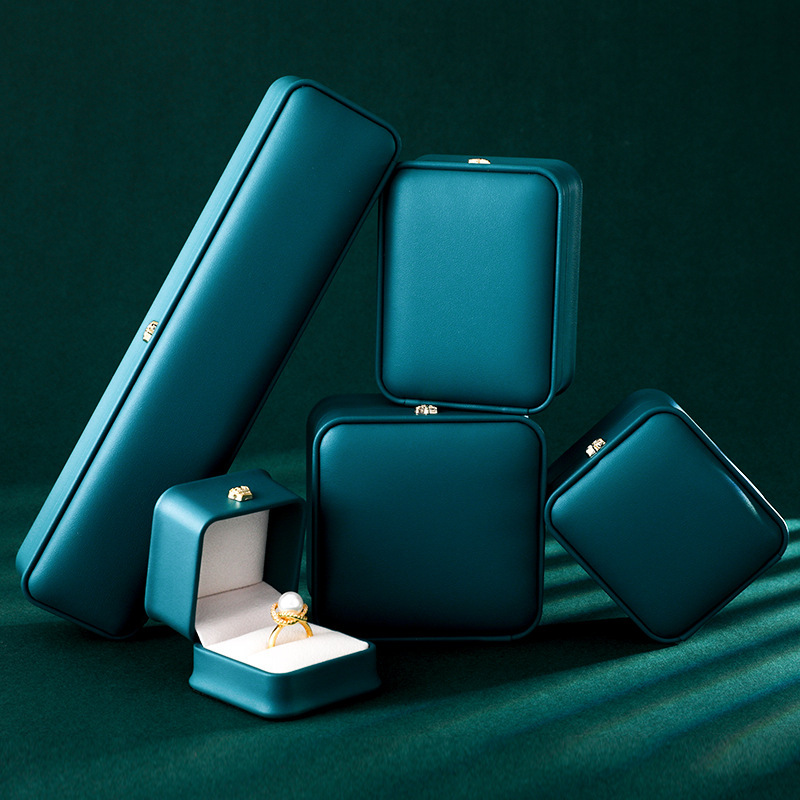 Caja de joyería al por mayor en stock Corona hebilla caja de joyería de alta gama caja de collar de joyería caja de almacenamiento caja de pulsera de anillo