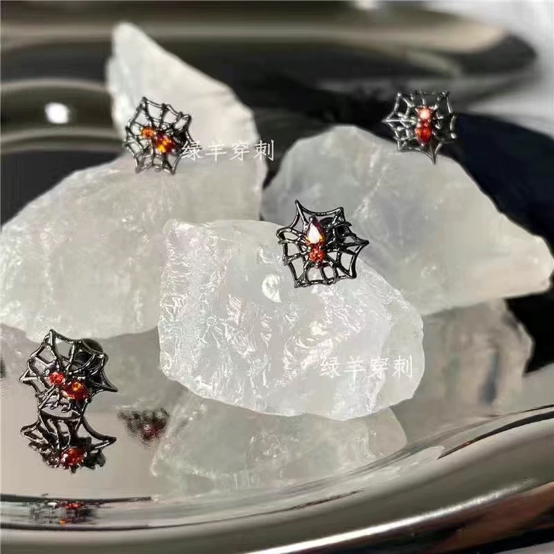 Темная Spider Red Zircon призрак коготь ухо кость ногти сладкие и крутые персональные гот любовь крылья кохлеаров ногти серьги