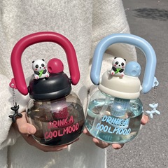 見た目の良い女の子向けの新しい夏のポータブルプラスチックカップ、大容量のウォーターカップ、漫画の茶水分離ストローカップ