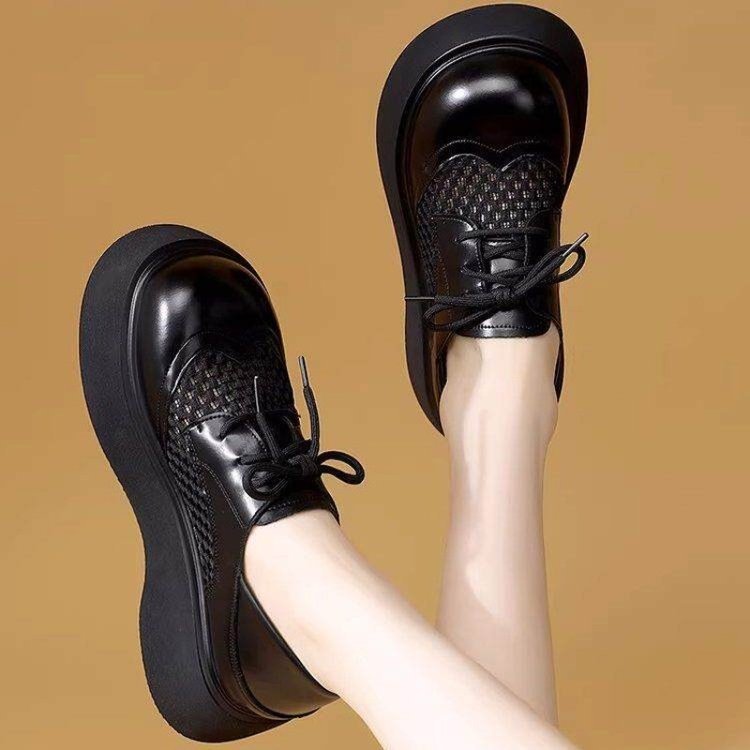 Dos zapatos de malla de aire permeable Lefour para mujeres verano 2026 nuevo aumento de altura de lazos huecos sandalias de sola sola sola suave