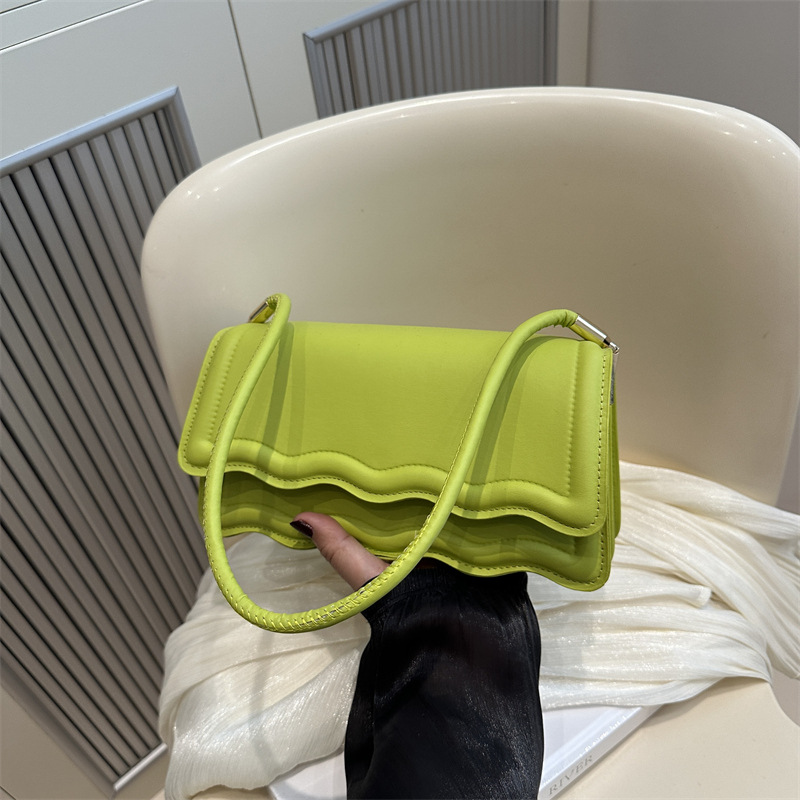 Bolso de hombro retro 2024 primavera y verano nuevo color caramelo estilo estilo estilo extranjero literatura y arte minimalista bolso bajo la axila bolso pequeño
