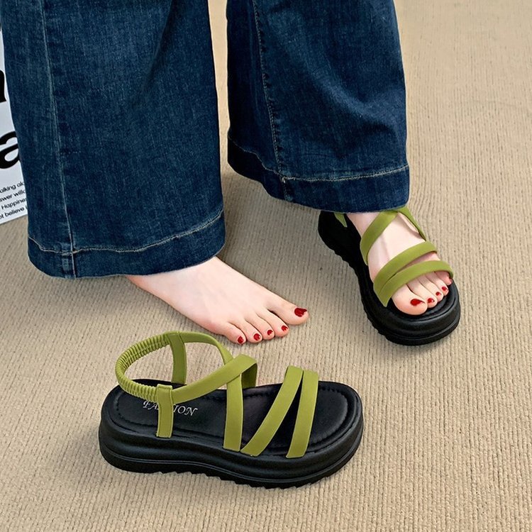 Sandalias romanas de suela gruesa francesa para mujeres verano 2025 nueva diosa superfuego moda versátil zapatos de playa coreanos