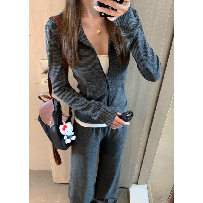 Korean Style Ootd Outfit, a Complete Set of Women's Early Autum Sports and Leisure Stripesd Sweatshirts and Pants Two-Piece Suit Korean Style Ootd Outfit, a Complete Set of Women's Early Autum Sports and Leisure Stripesd Sweatshirts and Pants Two-Piece Suit