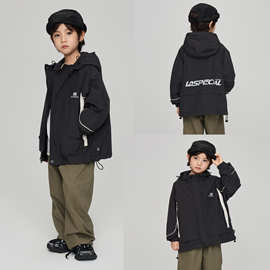 2025秋季新款男童格子工装外套儿童洋气休闲连帽风衣中大童冲锋衣