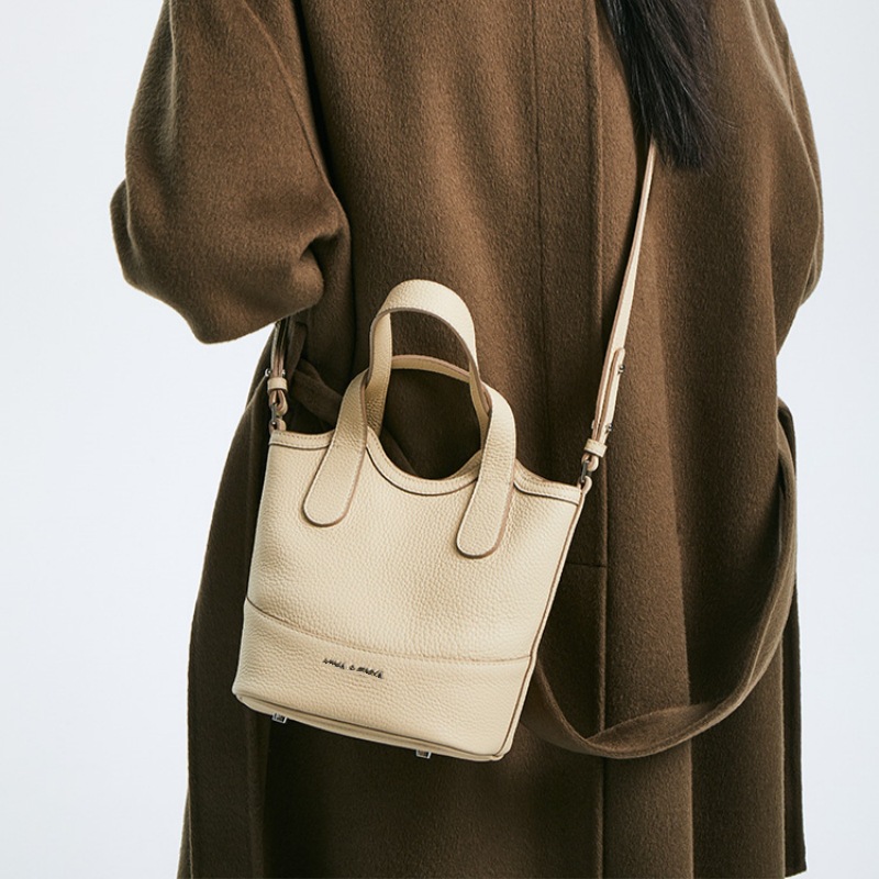 Borsa a secchiello in vera pelle blu pendente NINA/Enya dello stesso stile di Zhu Zhu 2024, borsa a tracolla con tracolla singola_voghion.com