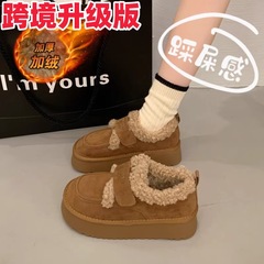 クロスボーダーの厚い底の雪の靴の女性の金の2024冬の新型の1足の足踏みとベルベットの保温の布の布の布の靴の妊婦の怠け者の綿の靴