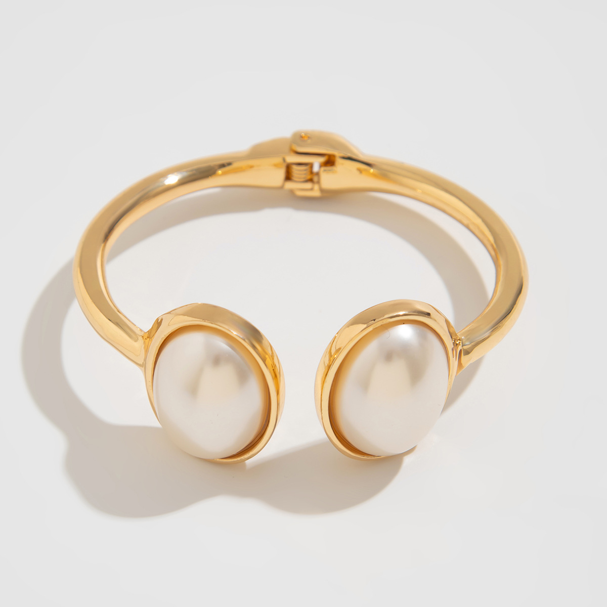 75g Weight Artificial Pearls Inlay Material Bangle Classification Alloy Chain Material Street Occasion Alloy Material Geometric Pattern Women's Gender Plating Design Retro, Exaggerated Style Retro Exaggerated Geometric Artificial Pearls Alloy Bangles Wholesale 8