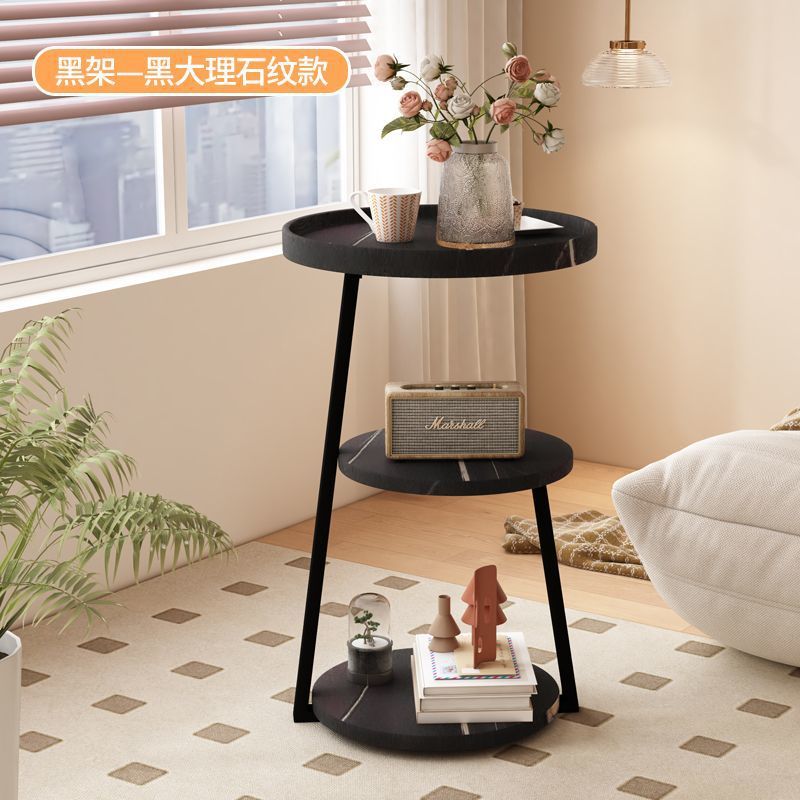 검정 프레임 + 3개 레이어 + 검정 텍스트 및 그림