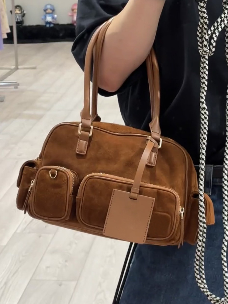 Sac à main à bandoulière simple en daim de style fille épicée polyvalent à plusieurs poches pour célébrités Internet de créateur de niche tendance 2024_voghion.com