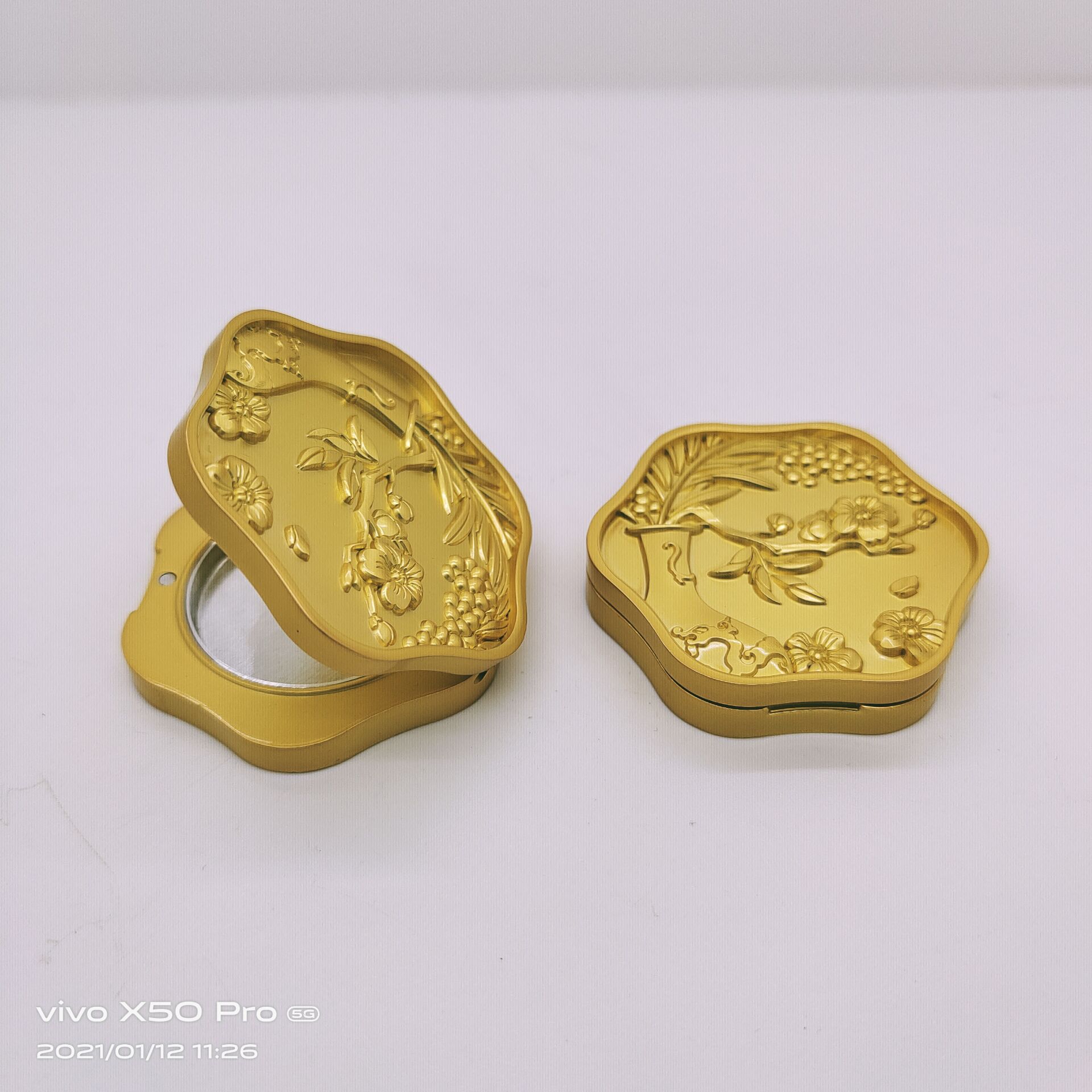 厂家供应 锌合金压铸香膏盒子 女士固体香膏外壳 金属化妆盒