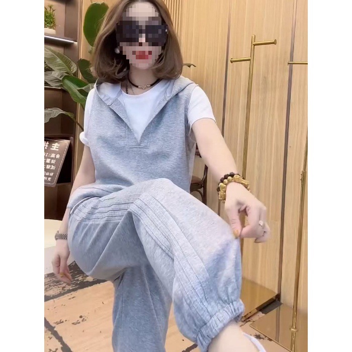 회색
