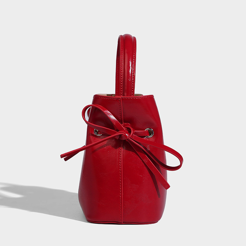 Diseño de nicho bolsa de cubo de cuerda de bombeo bolso de mujer 2025 nuevo bolso bolso mariposa bolso de moda suave bolso de hombro