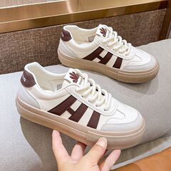 道徳訓練靴ニッチデザイン厚底白靴女性のための 2025 夏と秋の新しいスタイルのレトロなスニーカースポーツとカジュアルシューズ