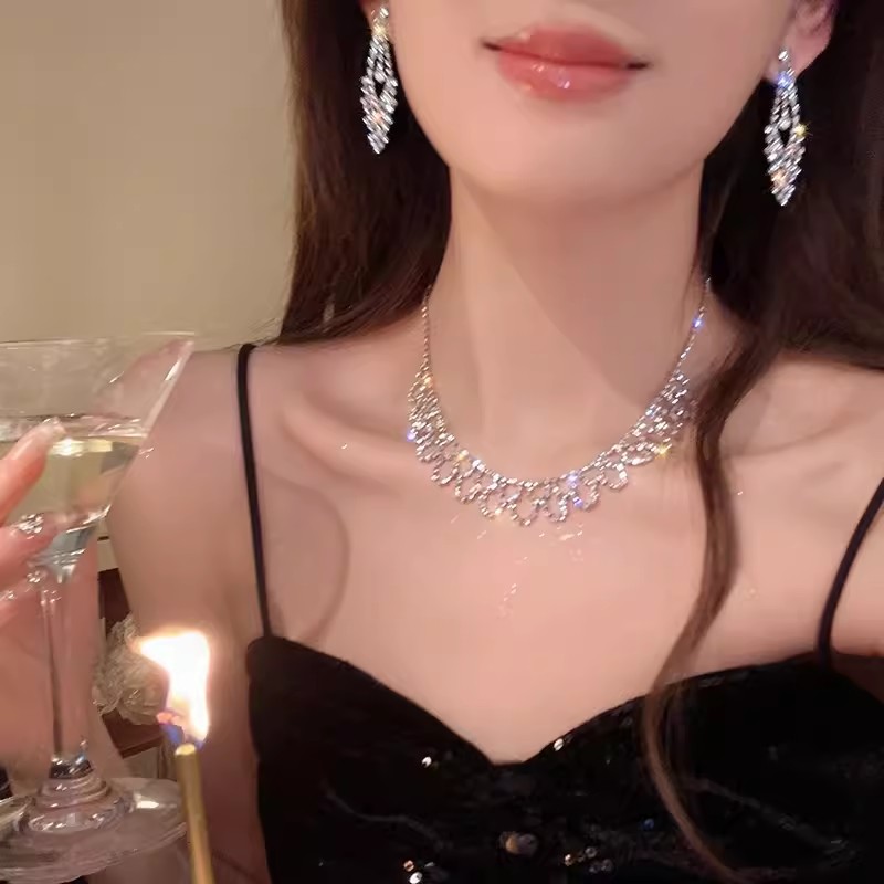 First Heart ~ Flash Diamond Tassel Necklace European and American Light Luxury High-end Clavicle Chain Evening Dress Bridal Accessories