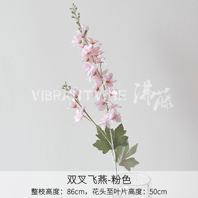 ピンク系のシミュレーション花の結婚式場は造景の偽の花の背景の壁を配置して花の天井の花の路を飾って生け花の娟花を導いています。