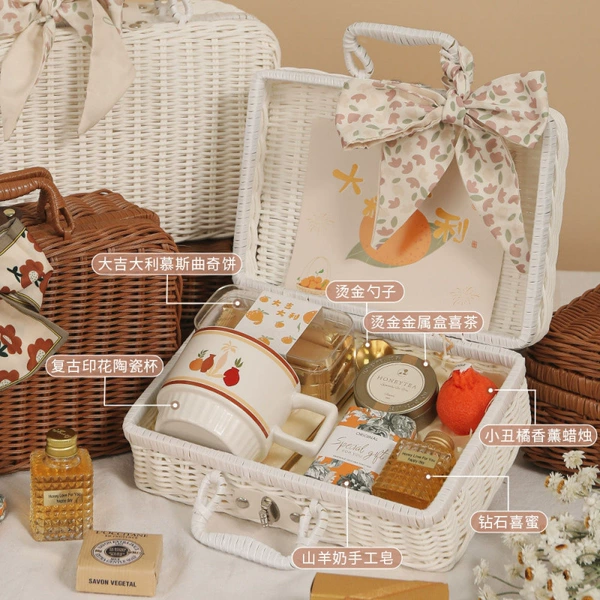 White basket, 11cm