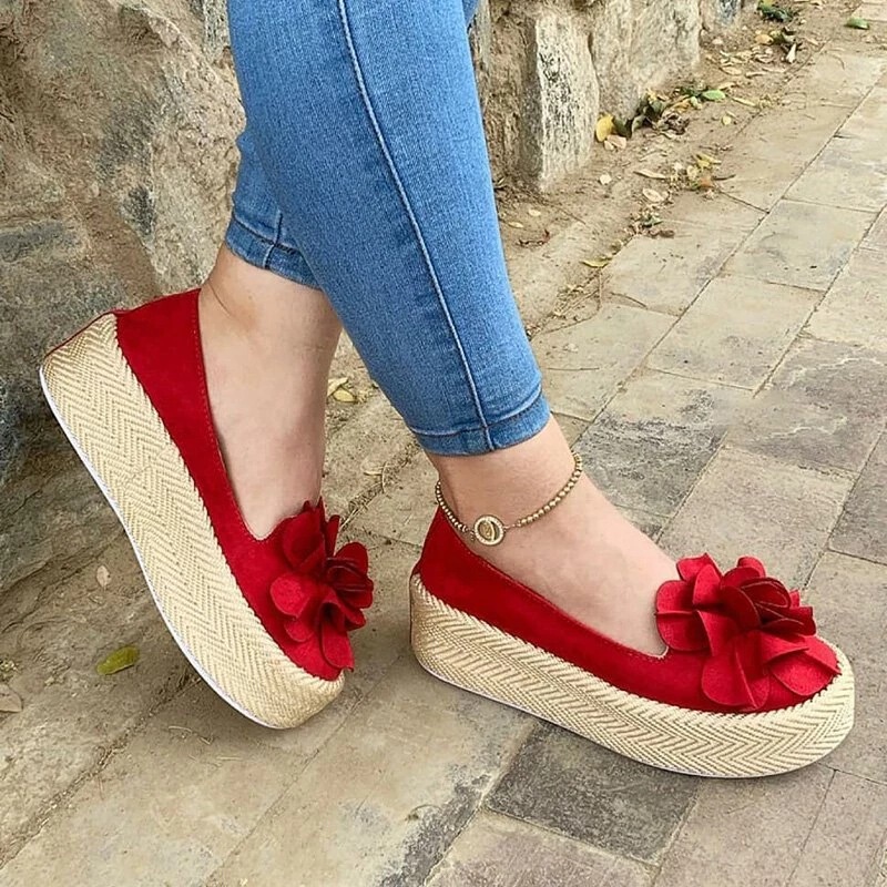 Wish Amazon 2020 Autumn Europe and the United States new round head thick bottom shallow mouth flower platform shoes foreign trade women's shoes 43 spot