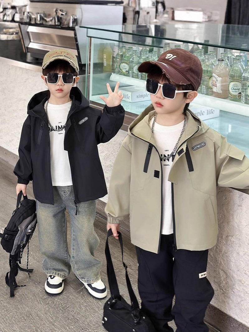 Chaqueta de primavera y otoño de los niños 2025 nueva ropa de asalto de primavera para niños pequeños y medianos niños delgados guapo y elegante