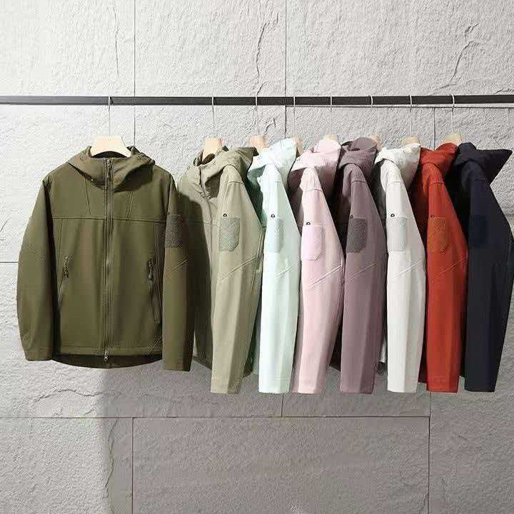 New autumn outdoor windproof and water-resistant unisex jacket with hood, suitable for commuting, soft shell casual coat