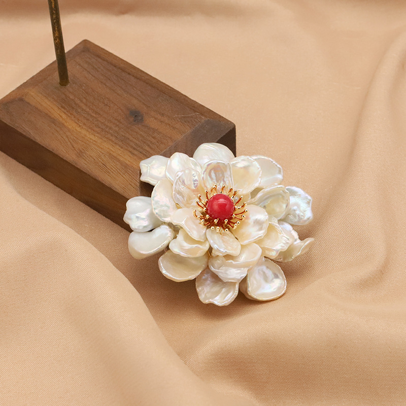 Natural perla de agua dulce broche moda femenina luz diseñador de lujo barroco hecho a mano accesorios ricos broche al por mayor image 1