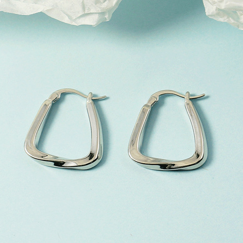 Geometric twisted triangle earrings, irregular new autumn and winter versatile simple cool fashion street style Korean style