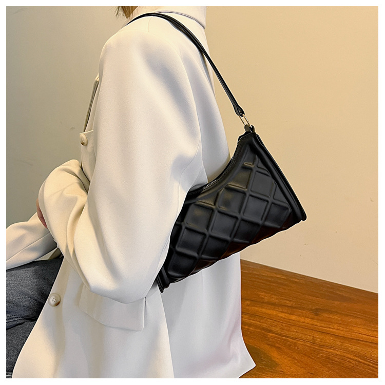 Women's Small Pu Leather Solid Color Streetwear Square Zipper Underarm Bag display picture 8