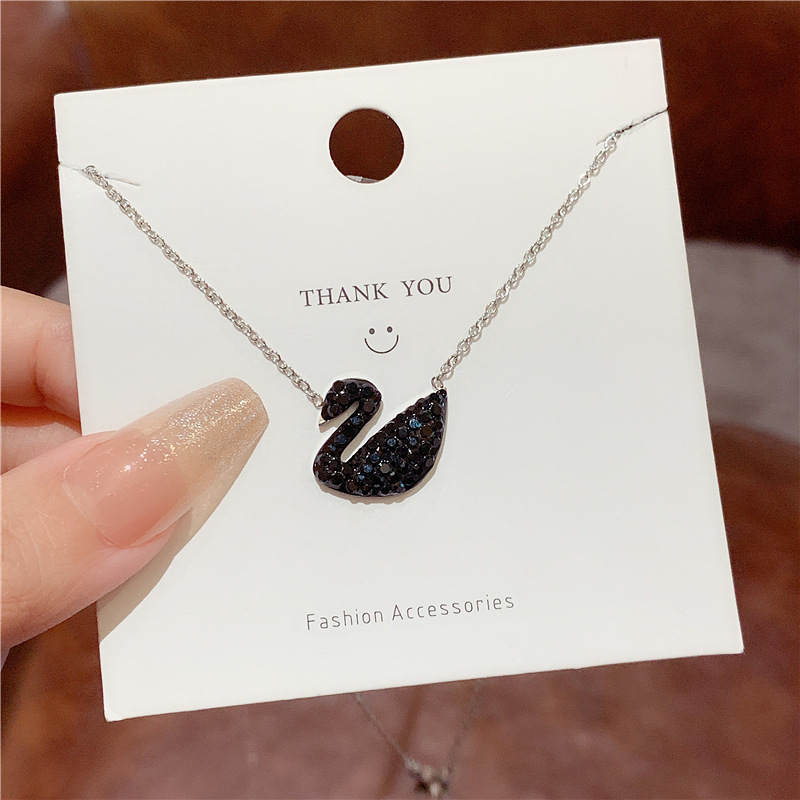 Classic Black and White Little Swan Necklace for Women, Fashionable, Light, Luxurious, Elegant, Simple and Versatile, High-End Clavicle Chain for Girlfriends and Besties
