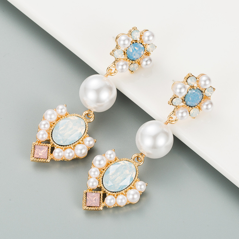 Retro Baroque Pearl Long Earrings display picture 5