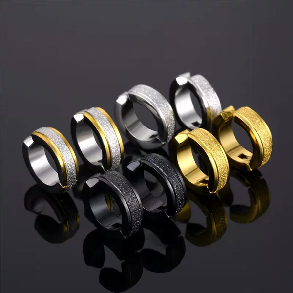 Black ear clips, no pierced ears