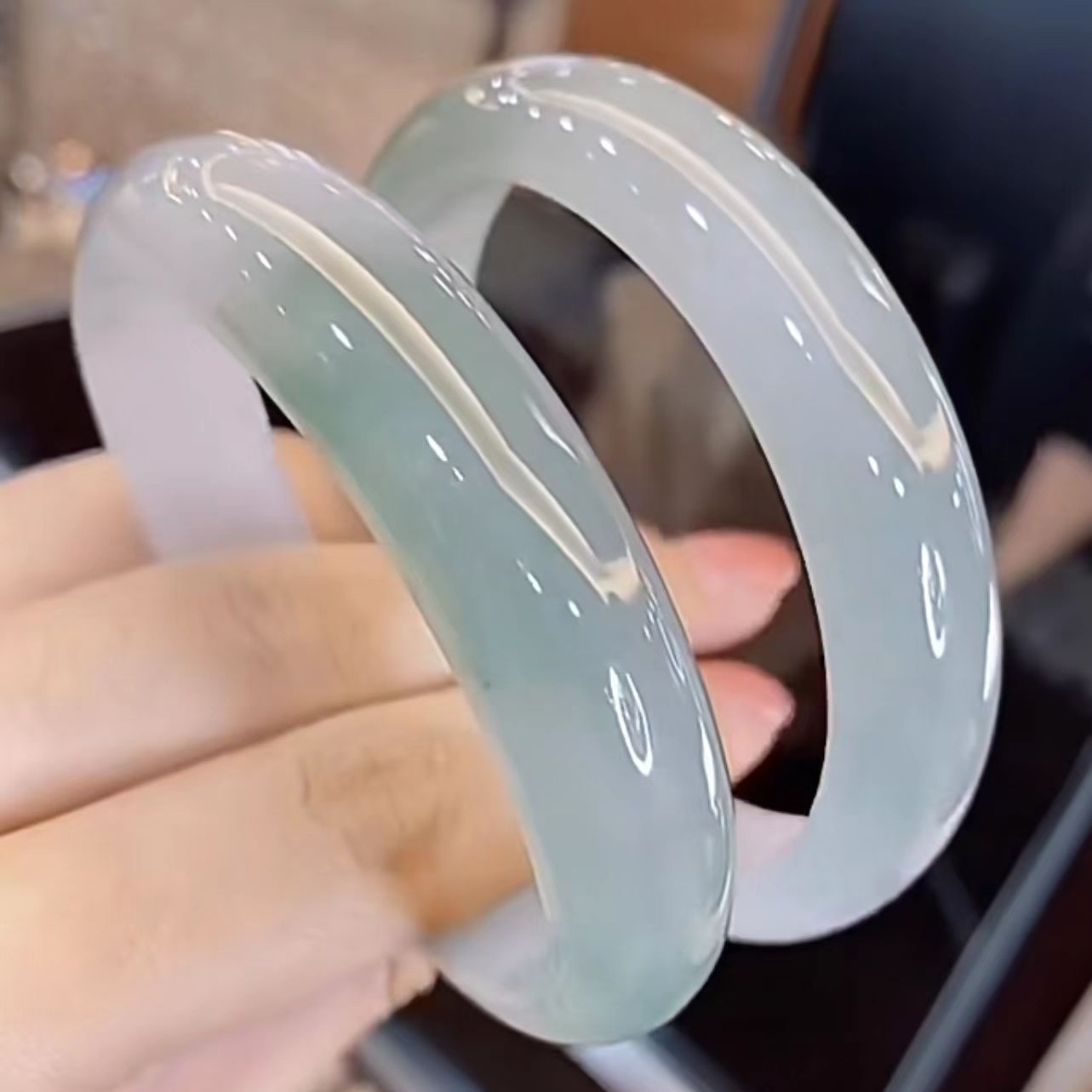 Vòng tay ngọc bích nữ chính hãng băng phiêu hoa, kiểu tay hoàng hậu, đường kính trong 52–64 mm