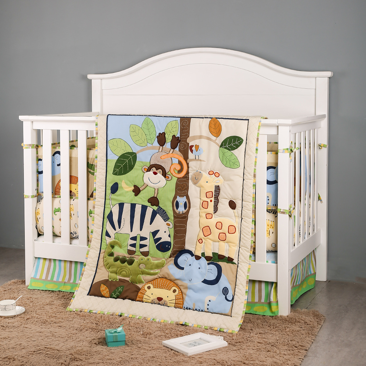 Baby embroidered animal four-piece set baby quilt bed cover bed skirt 130 * 70CM small bed suitable