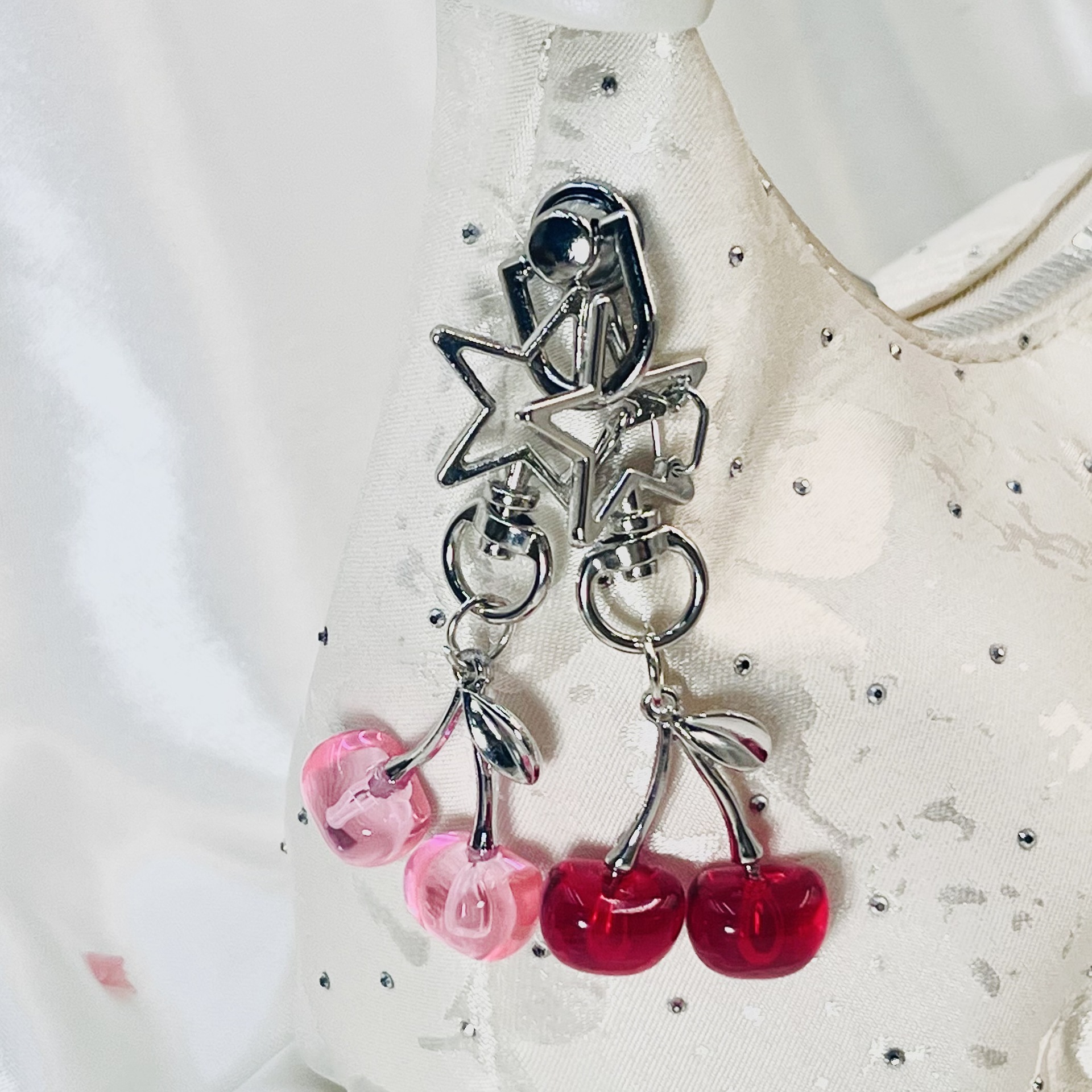 Kreativer Metall-Schlüsselanhänger in Kirschform mit Fünfzackigem Stern, Simulierter Fruchtanhänger, Mädchen-Taschen-Schlüsselring, Niedliche Dekoration, Geschenk – Detail 3