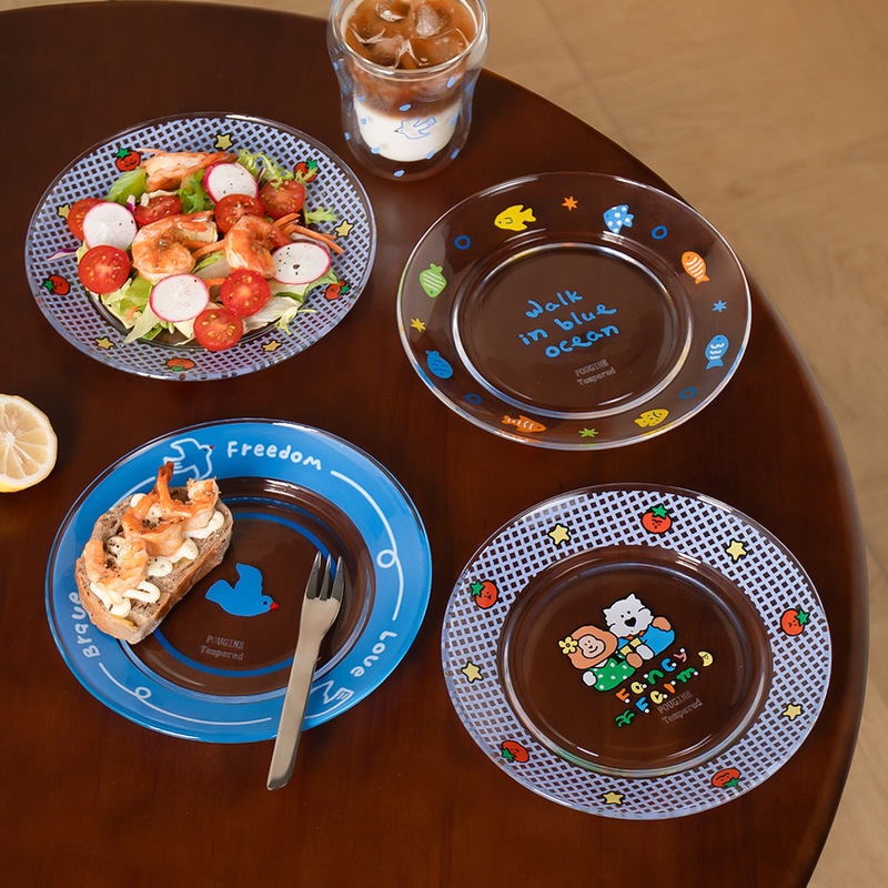 Fancy Farm's special glass plates are high-end and stylish, perfect for home dining, desserts, cakes, and breakfast