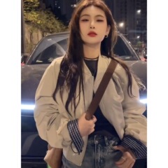 野球服のコートの女性2025春の新型の洋風ファッションに合わせてデザインのショートコートの女性ジャケットの上着をつなぎ合わせます。