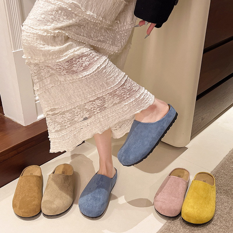 Multicoloured women's slippers made of soft leather for leisure…